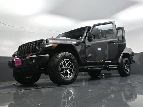 Used 2024 Jeep Gladiator Rubicon w/ Convenience Group AWD/4WD image 26