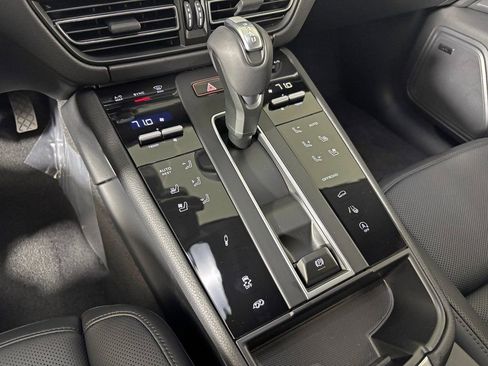 New 2026 Porsche Macan Turbo image 29