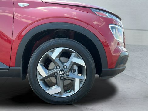 Used 2024 Hyundai Venue Limited FWD image 25