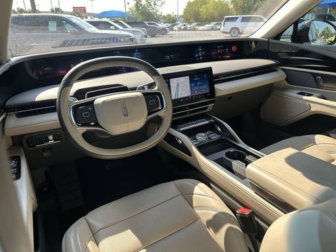 Used 2024 Lincoln Nautilus Premier image 18