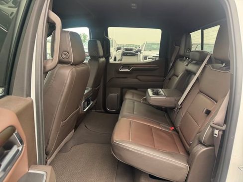 Used 2024 GMC Sierra 1500 Denali w/ Technology Package AWD/4WD image 16