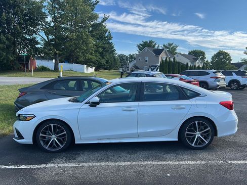 Used 2023 Honda Civic Touring image 3