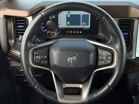 Used 2021 Ford Bronco Outer Banks w/ Sasquatch Package AWD/4WD image 11
