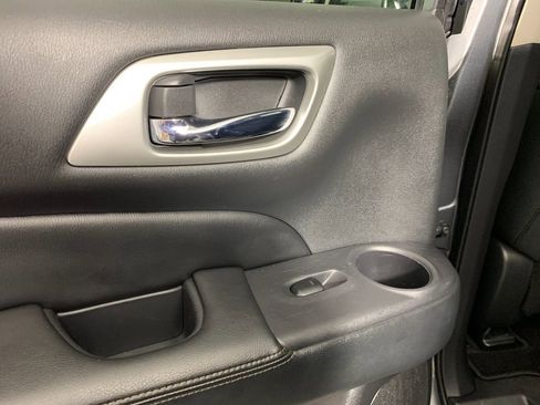 Used 2020 Nissan Pathfinder SV FWD image 31