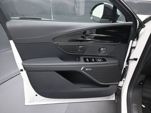 New 2026 Lincoln Nautilus Reserve w/ Jet Appearance Package AWD/4WD image 13