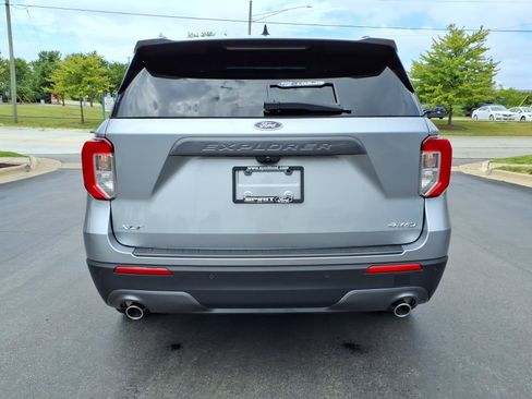 Certified 2022 Ford Explorer XLT w/ Equipment Group 202A AWD/4WD image 9