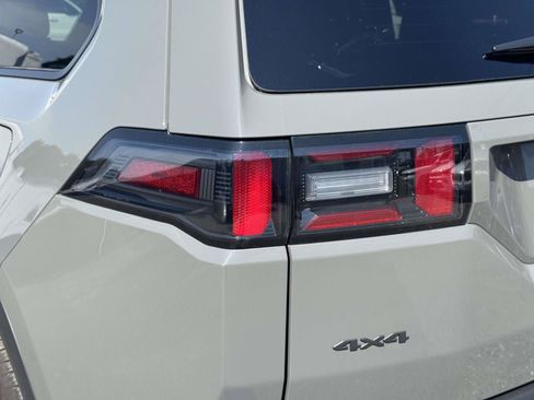 Used 2026 Jeep Cherokee Laredo AWD/4WD image 11