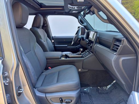 Used 2024 Lexus GX 550 AWD/4WD image 16