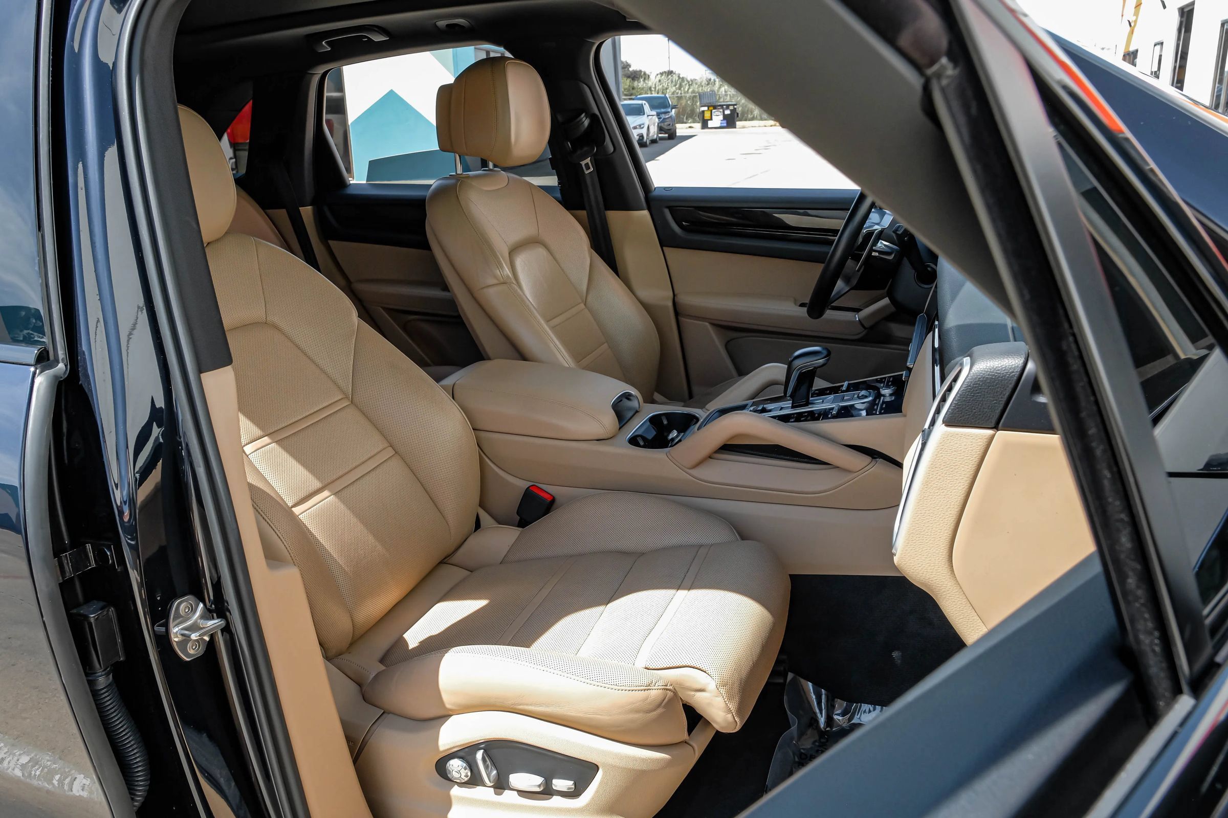 Used 2019 Porsche Cayenne AWD/4WD image 34