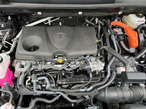 Used 2025 Toyota RAV4 LE image 31