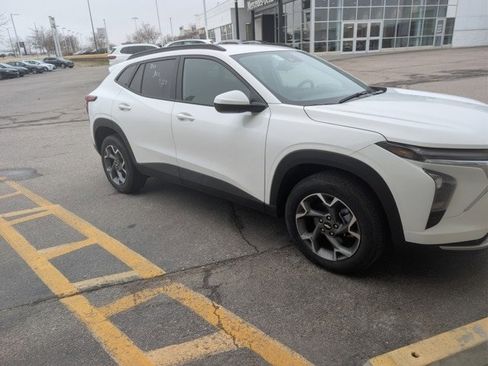 Used 2025 Chevrolet Trax LT image 4