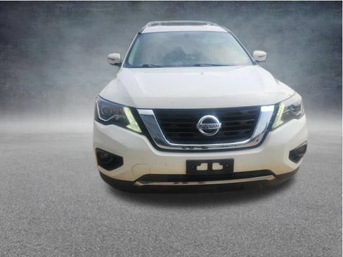 Used 2017 Nissan Pathfinder SV FWD image 3