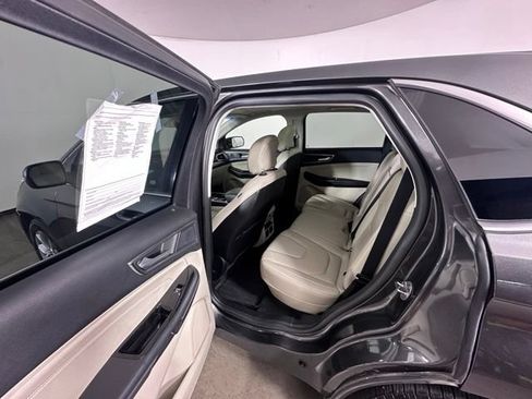 Used 2019 Ford Edge Titanium w/ Equipment Group 301A AWD/4WD image 16