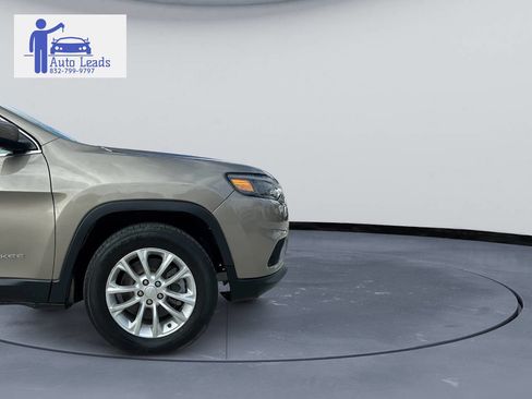 Used 2019 Jeep Cherokee Latitude w/ Popular Appearance Group image 5