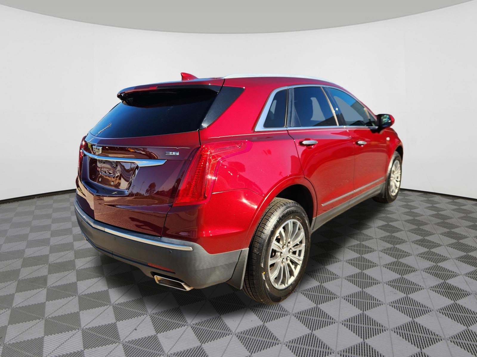 Used 2018 Cadillac XT5 Luxury w/ Driver Awareness Package AWD/4WD image 4
