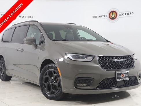 Used 2021 Chrysler Pacifica Touring-L w/ S Appearance Package FWD image 1