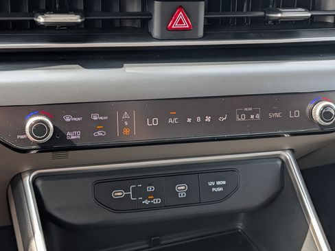 Used 2026 Kia Carnival FWD image 23
