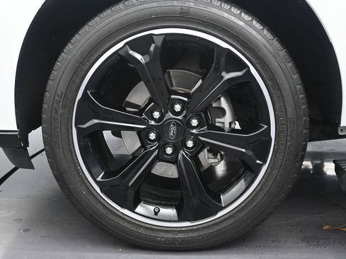 Used 2023 Ford Expedition Limited image 12