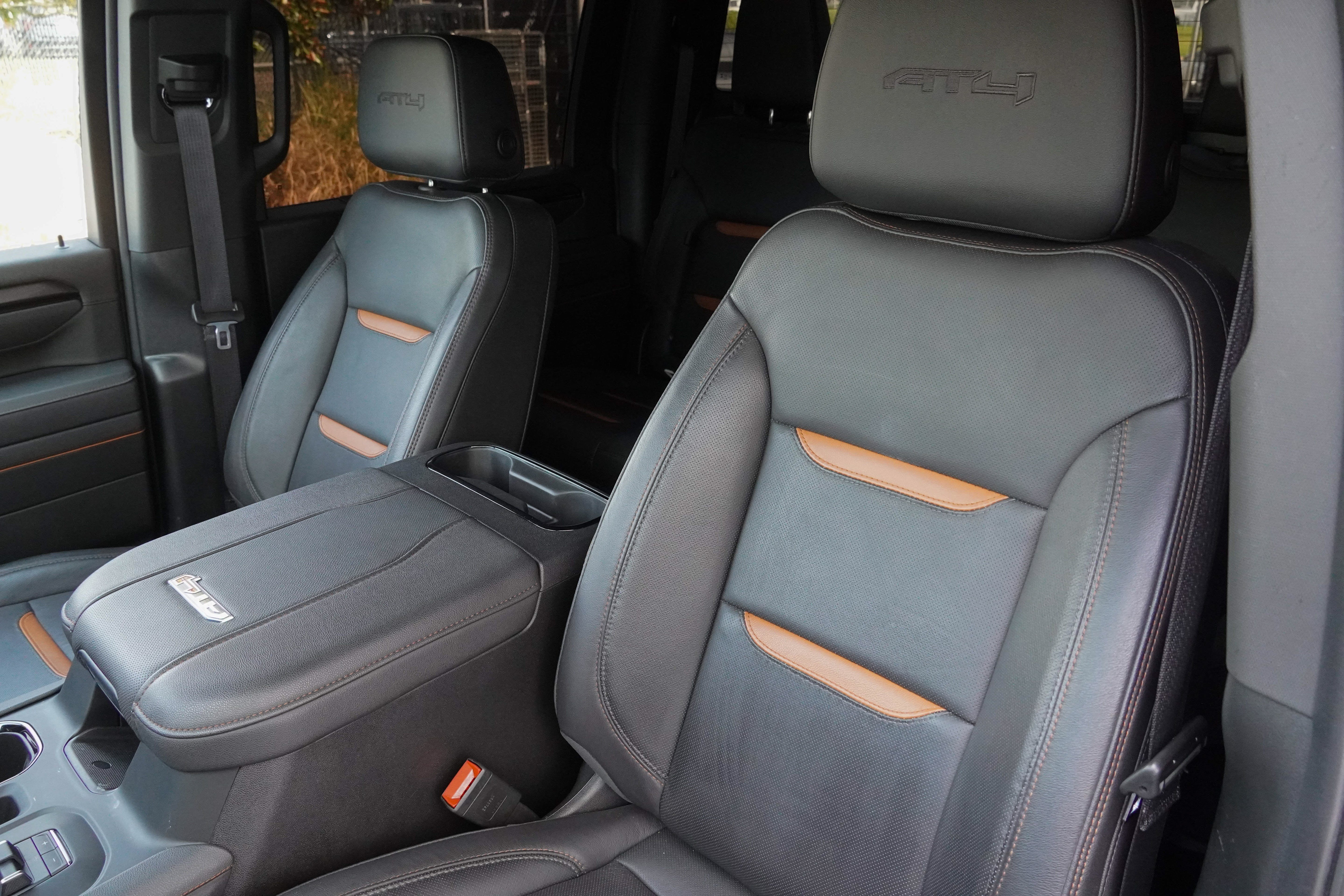 Used 2025 GMC Sierra 2500 AT4 w/ AT4 Preferred Package AWD/4WD image 11