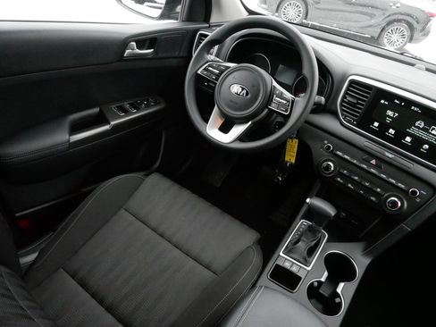Used 2020 Kia Sportage LX image 9