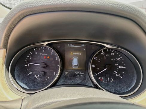 Used 2016 Nissan Rogue SV w/ SV Premium Package FWD image 17