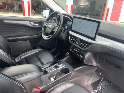Used 2024 Ford Escape Platinum AWD/4WD image 5