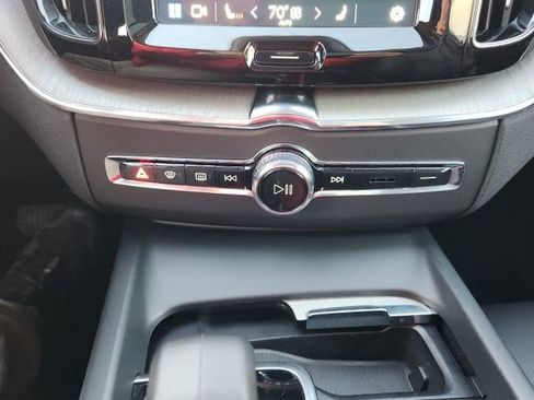 Certified 2025 Volvo XC60 B5 Plus image 18