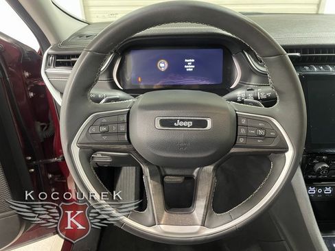 Used 2023 Jeep Grand Cherokee Limited image 14