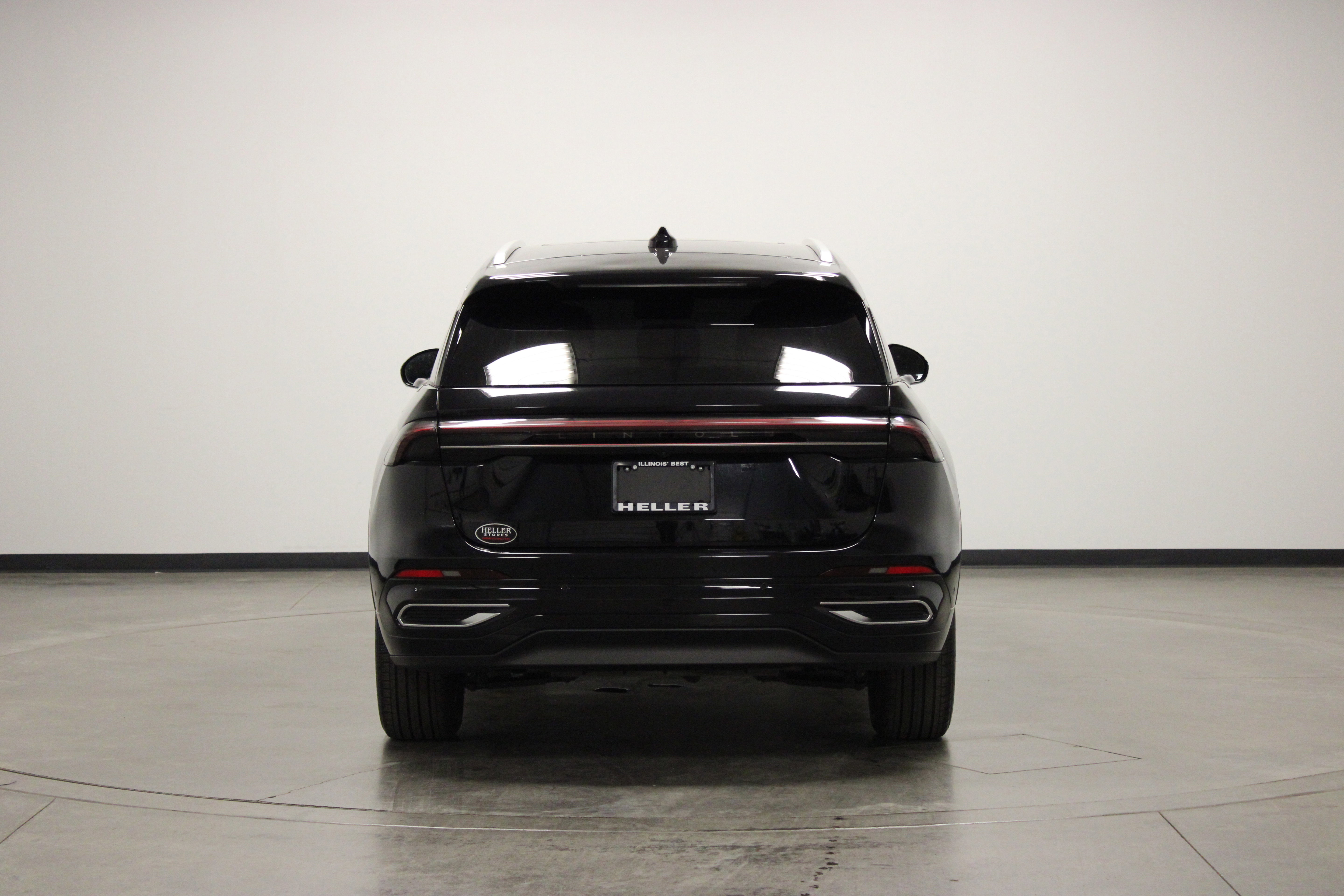 Used 2024 Lincoln Nautilus Reserve w/ Equipment Group 202A AWD/4WD image 7