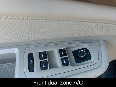 Used 2024 Volkswagen Atlas SE w/ Panoramic Sunroof Package FWD image 11