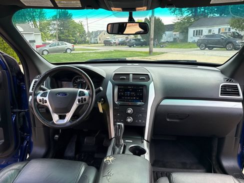 Used 2015 Ford Explorer XLT w/ Equipment Group 202B AWD/4WD image 9
