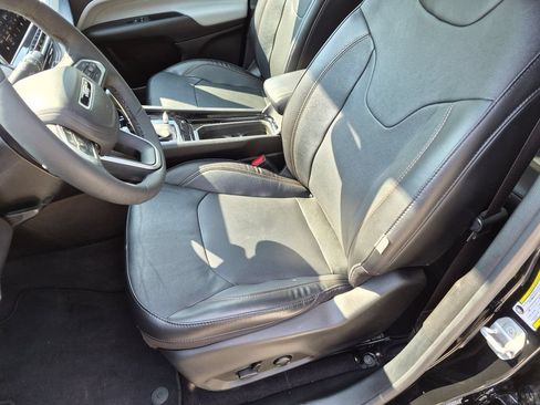 Used 2023 Jeep Compass Limited w/ Sun and Sound Group AWD/4WD image 22