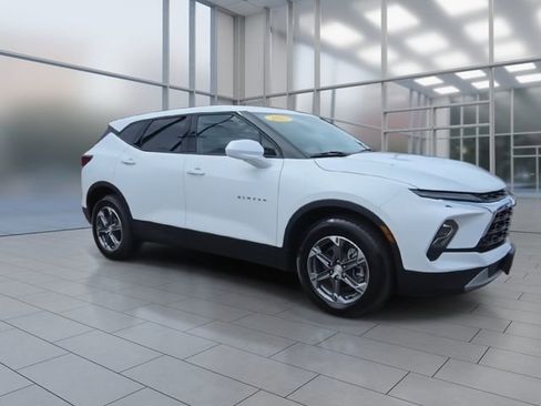 Used 2023 Chevrolet Blazer LT image 2