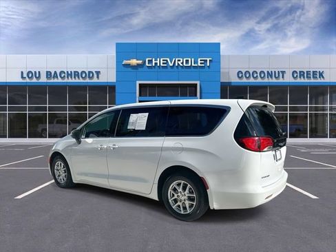 Used 2023 Chrysler Voyager LX FWD image 6