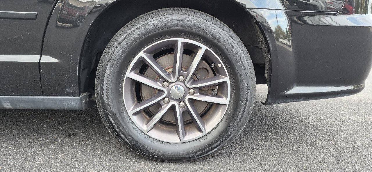 Used 2017 Dodge Grand Caravan SXT FWD image 11
