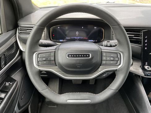 Used 2024 Jeep Wagoneer L Series II w/ Flexible Seating Group RWD image 15