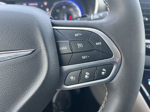 Used 2024 Chrysler Pacifica Touring-L image 58