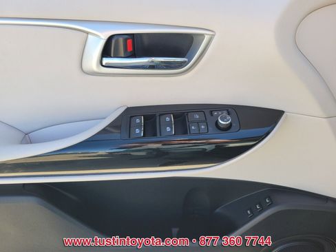 Certified 2017 Toyota Mirai FWD image 16
