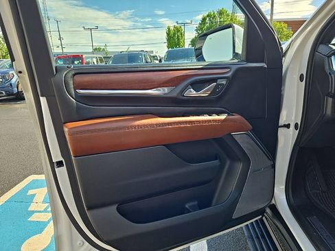 Used 2023 GMC Yukon Denali Ultimate AWD/4WD image 12