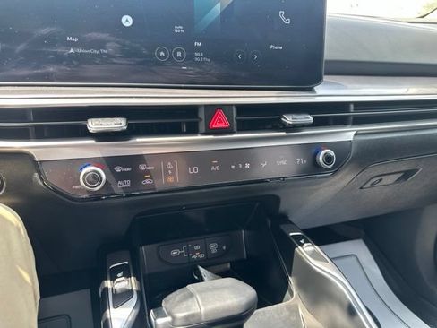 Used 2025 Kia Sorento S w/ Panoramic Sunroof Package FWD image 39