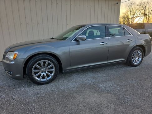 Used 2011 Chrysler 300 Limited w/ Sound Group image 10