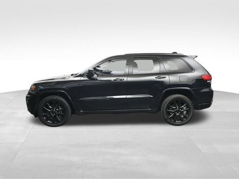 Used 2021 Jeep Grand Cherokee Laredo X RWD image 2