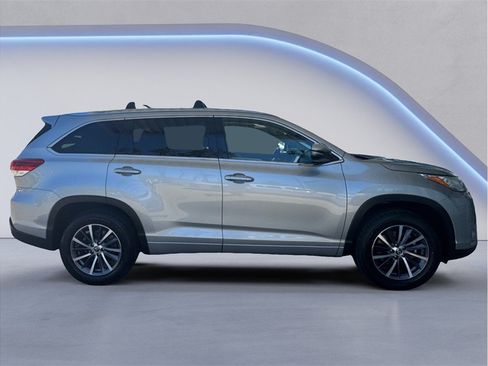 Used 2017 Toyota Highlander XLE FWD image 7