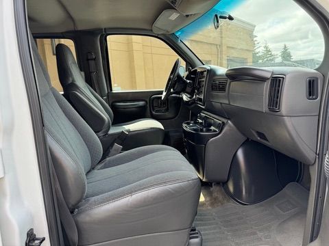 Used 2001 Chevrolet Express 3500 Passenger w/ LS Preferred Equipment Group RWD image 20