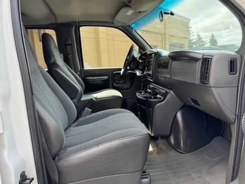 Used 2001 Chevrolet Express 3500 Passenger w/ LS Preferred Equipment Group RWD image 20
