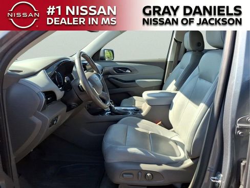 Used 2021 Chevrolet Traverse Premier FWD image 22