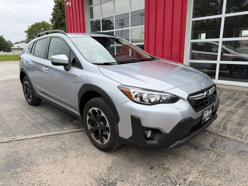 Used 2022 Subaru Crosstrek 2.0i Premium AWD/4WD image 2