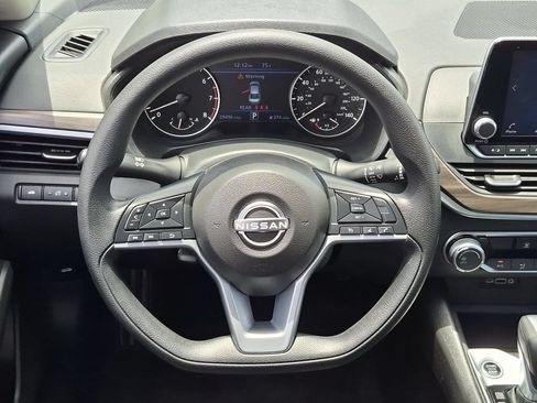 Used 2025 Nissan Altima 2.5 SV AWD/4WD image 23
