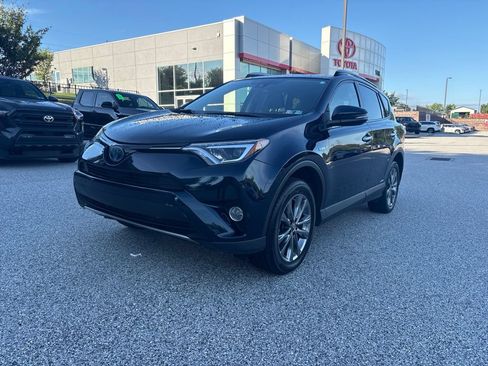 Used 2018 Toyota RAV4 Limited AWD/4WD image 7