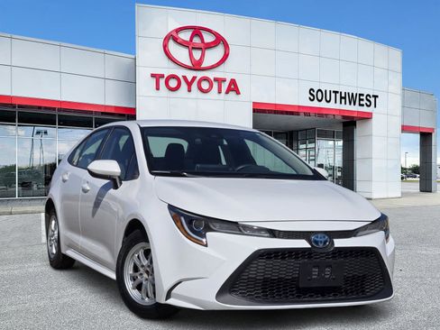 Used 2020 Toyota Corolla LE image 1